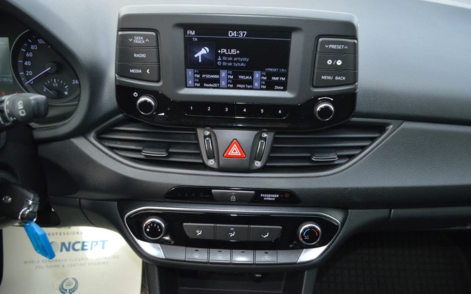 Hyundai I30 cena 29889 przebieg: 301850, rok produkcji 2017 z Zduńska Wola małe 191